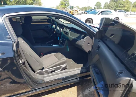 2014 Ford Mustang V6 from USA, damaged, VIN 1ZVBP8AM6E5300301